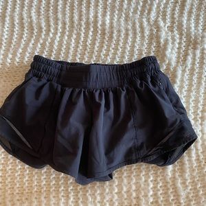 Lululemon Hotty Hot LR 2.5 shorts size 2